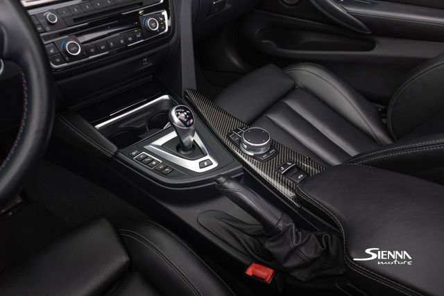 Used 2017 BMW M4 Convertible image 31