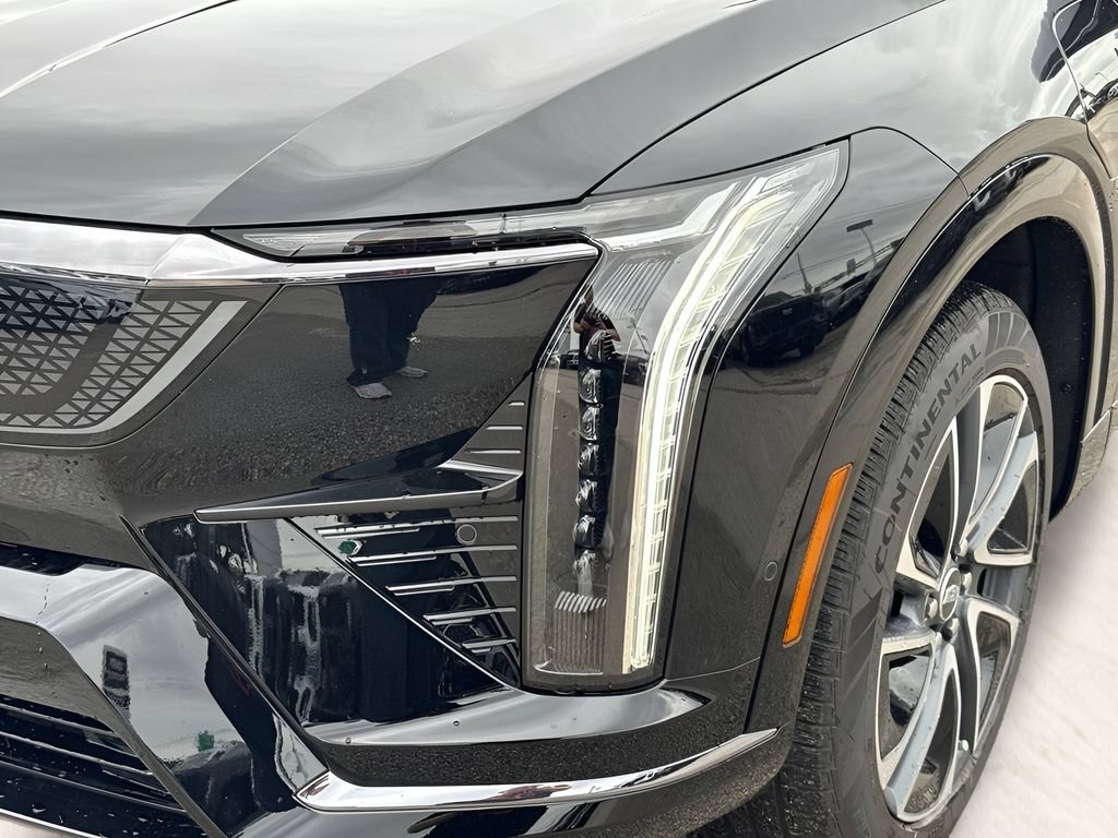 New 2027 Cadillac Optiq Sport w/ LPO, Floor Liner Package AWD/4WD image 4