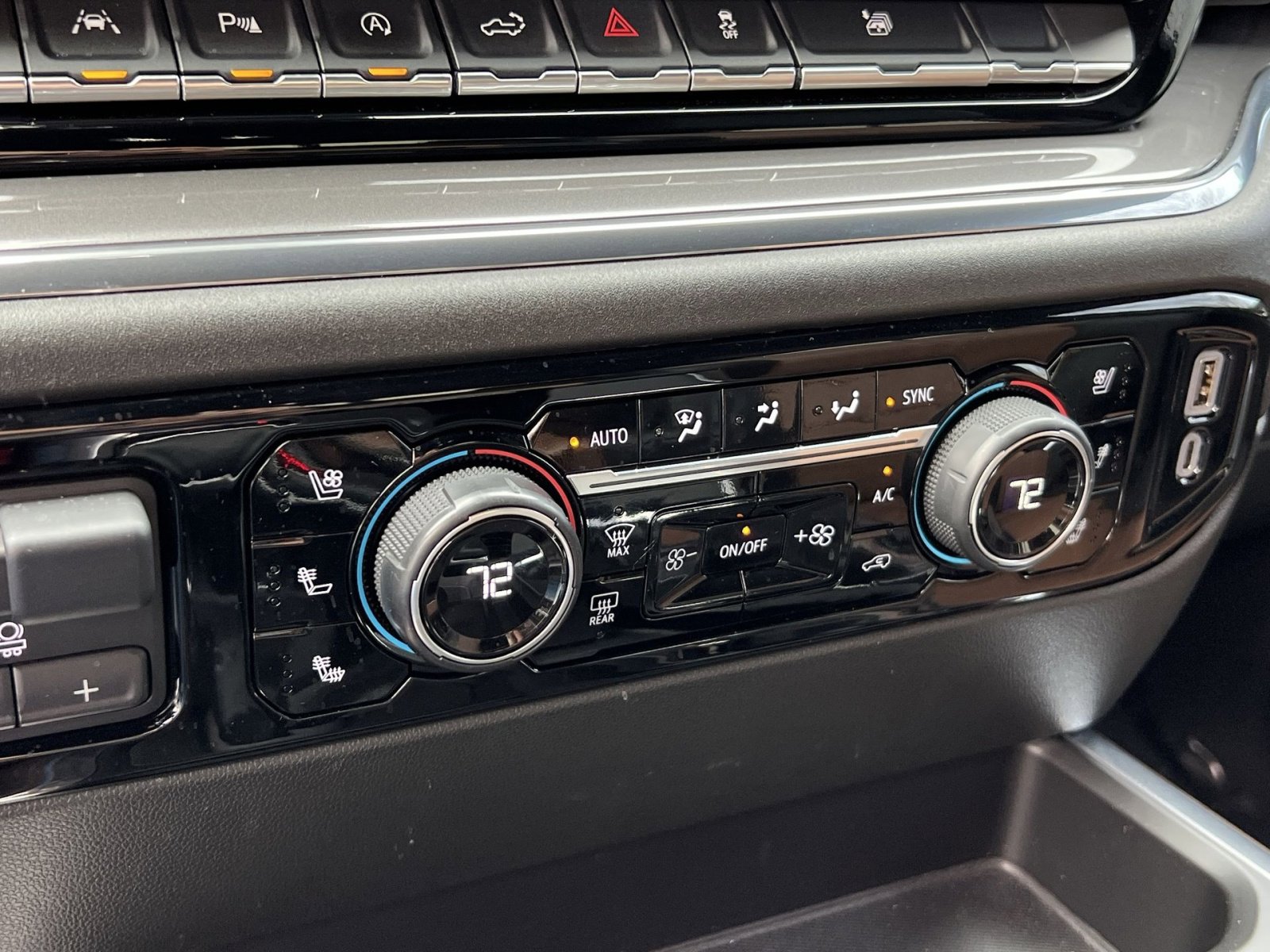 Used 2024 Chevrolet Silverado 1500 High Country image 20