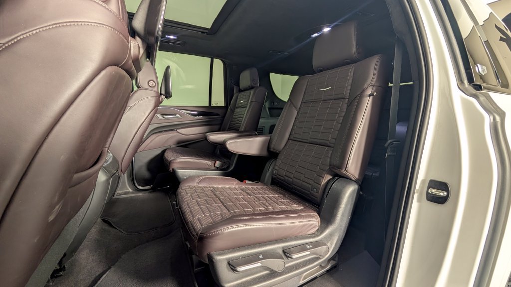 Used 2023 Cadillac Escalade ESV Sport Platinum w/ LPO, ONYX Package AWD/4WD image 8