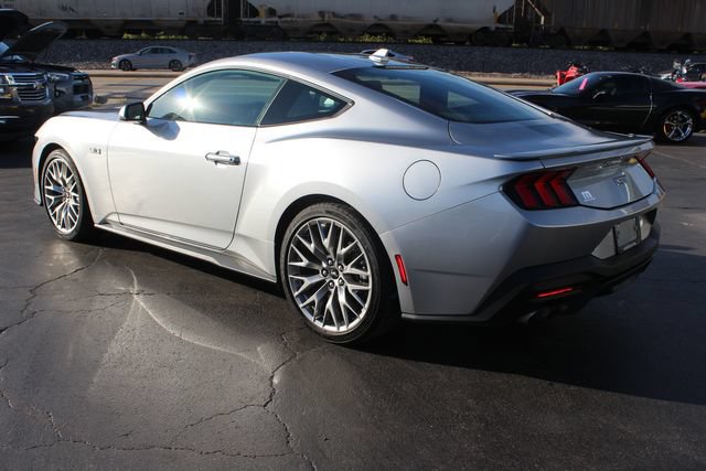 Used 2026 Ford Mustang GT Premium RWD image 14