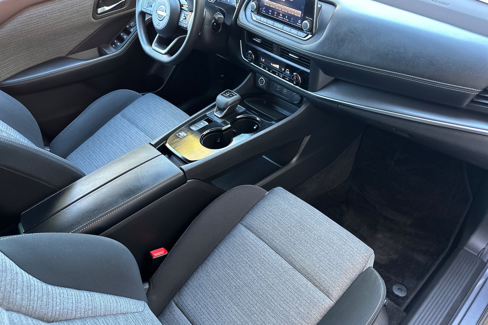 Used 2023 Nissan Rogue SV FWD image 16
