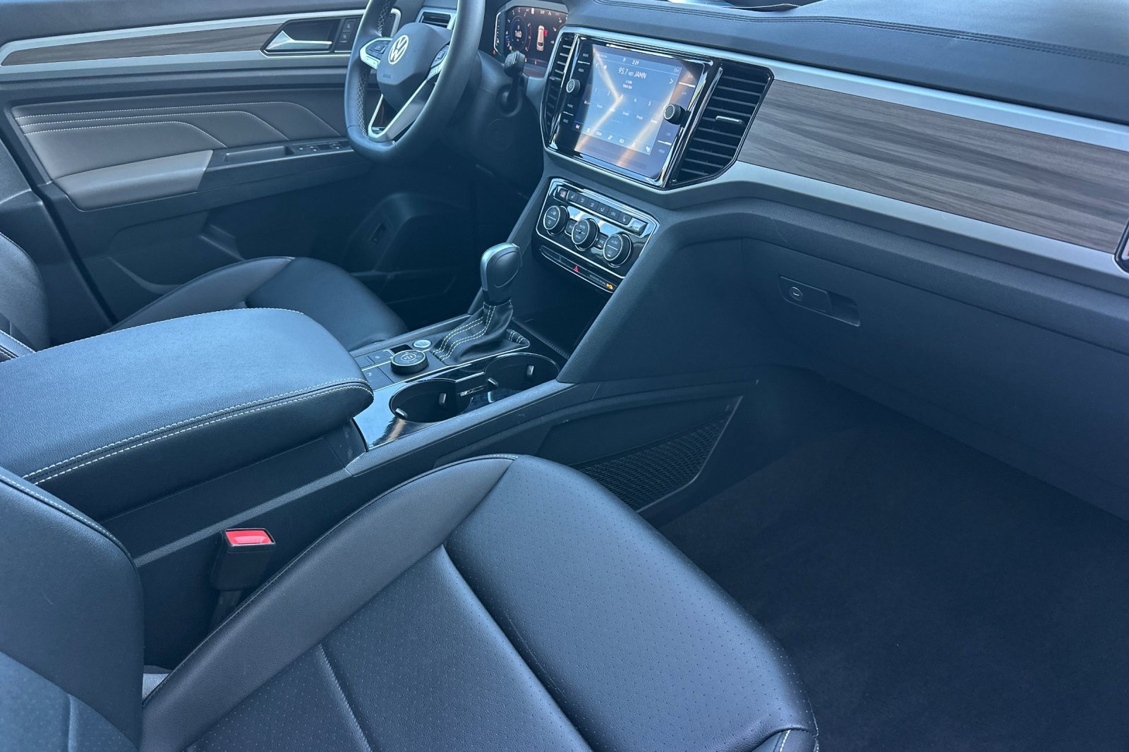 Used 2023 Volkswagen Atlas SEL image 17