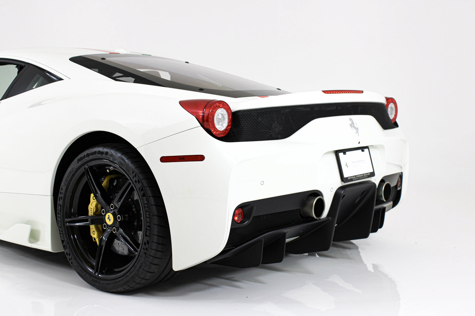 Used 2015 Ferrari 458 Speciale Coupe RWD image 8