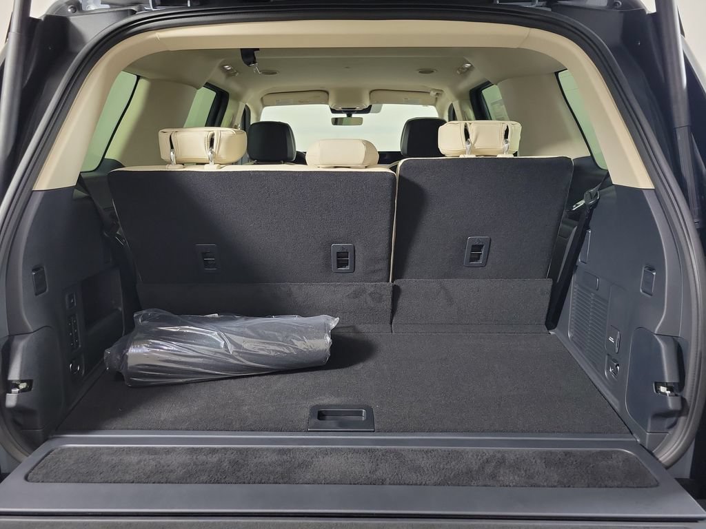 New 2027 Lincoln Navigator Premiere RWD image 7