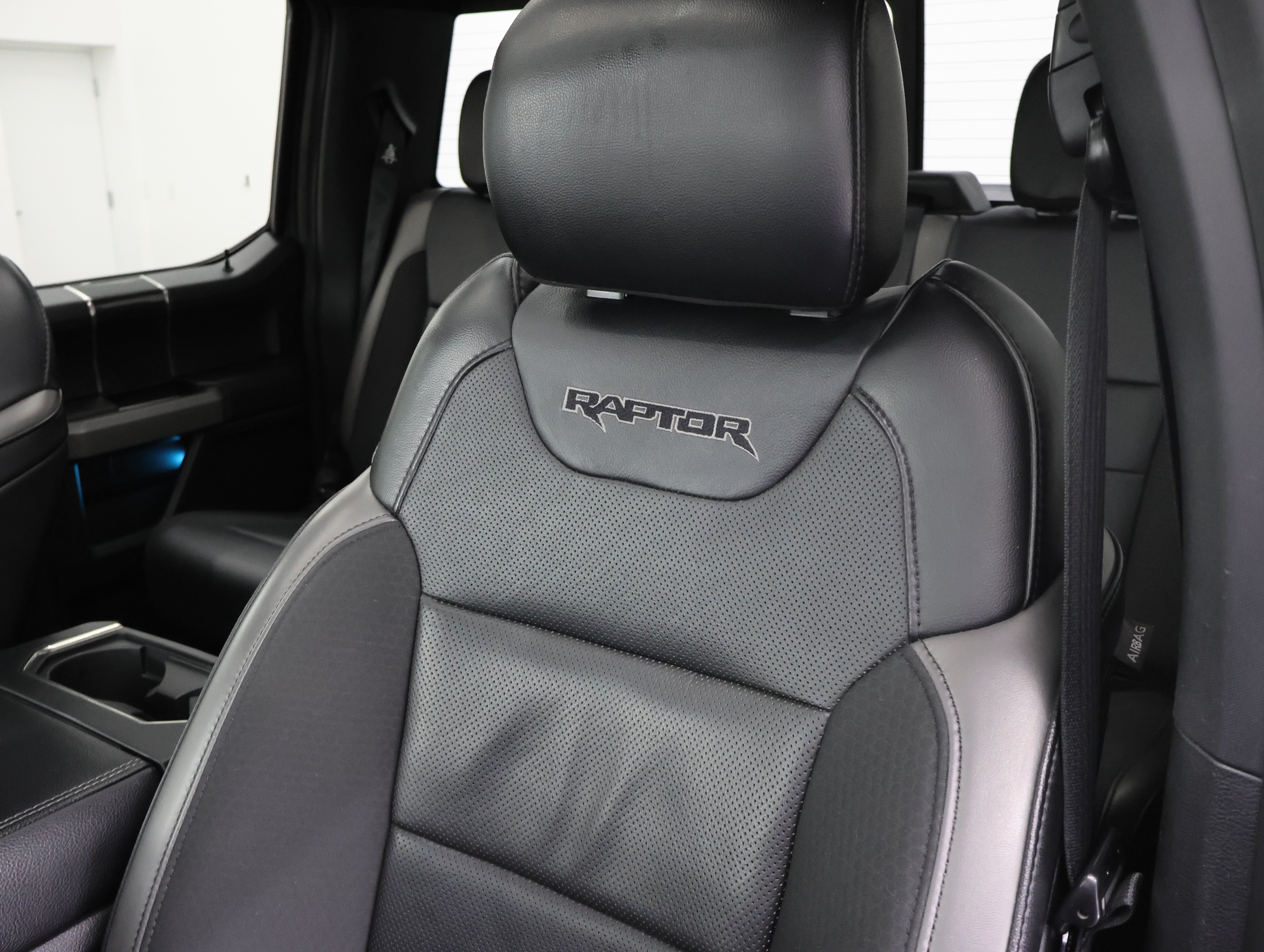 Used 2019 Ford F150 Raptor w/ Equipment Group 802A Luxury AWD/4WD image 48
