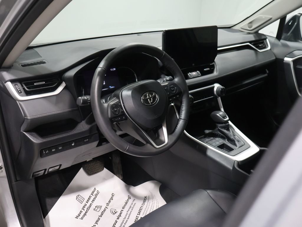 Used 2023 Toyota RAV4 XLE Premium image 15