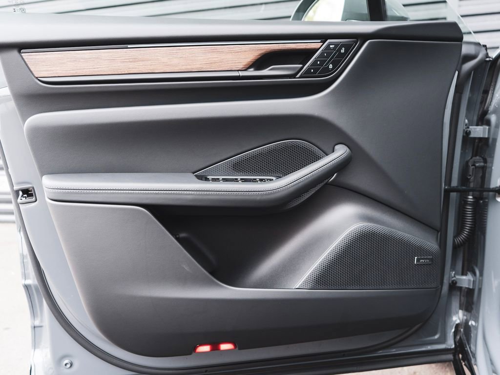 New 2025 Porsche Macan Turbo Electric image 30