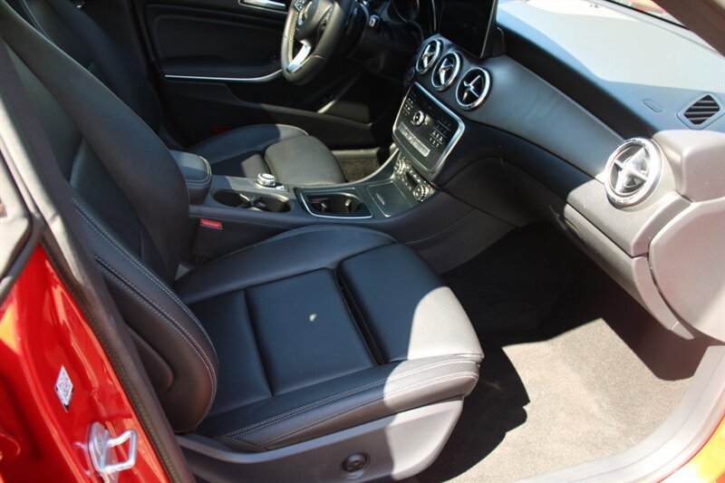 Used 2018 Mercedes-Benz CLA 250 image 15