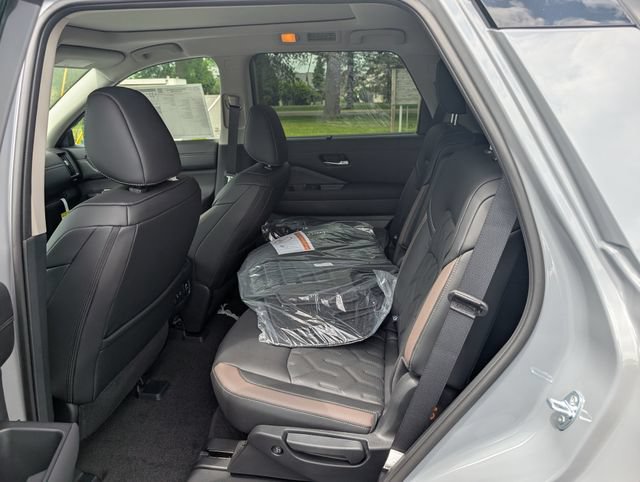 New 2026 Nissan Pathfinder Platinum AWD/4WD image 11
