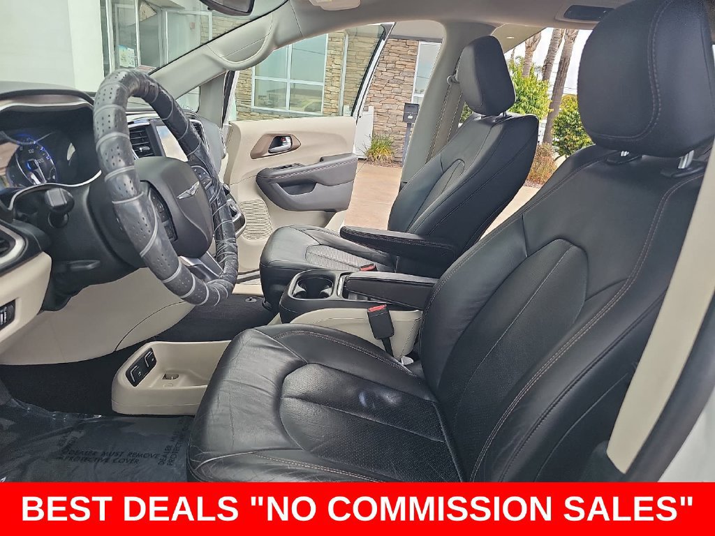Used 2018 Chrysler Pacifica Touring-L FWD image 16