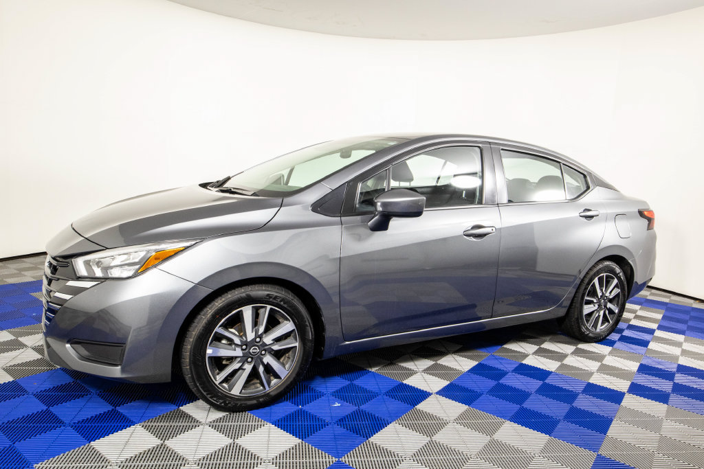 Used 2025 Nissan Versa SV FWD image 2