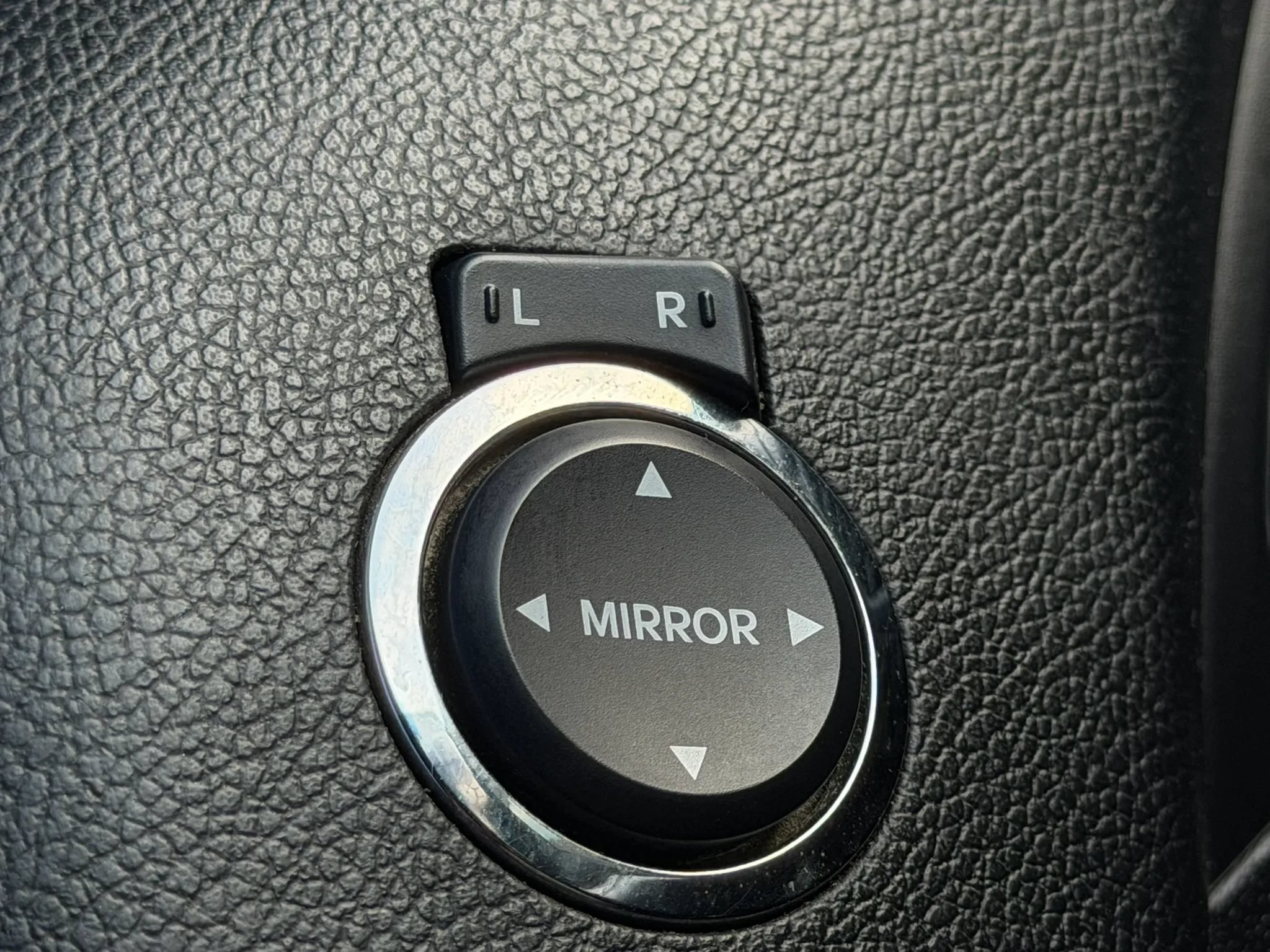 Used 2010 Hyundai Genesis 3.8 RWD image 38