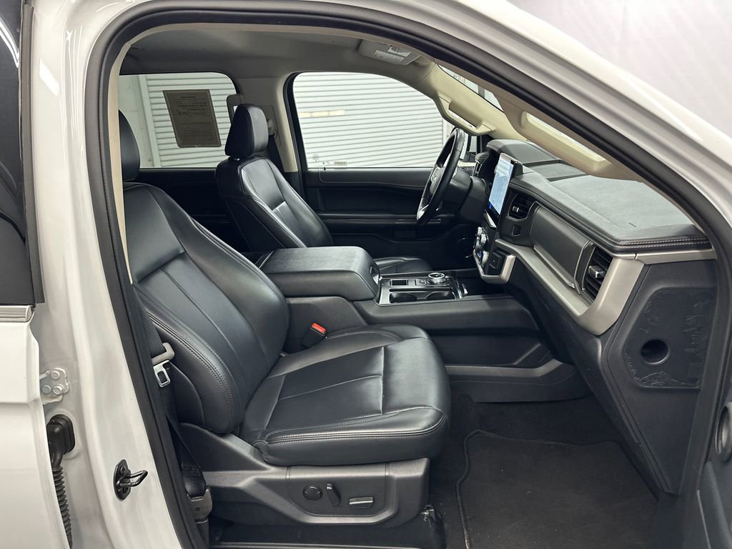 Used 2024 Ford Expedition Max XLT image 15