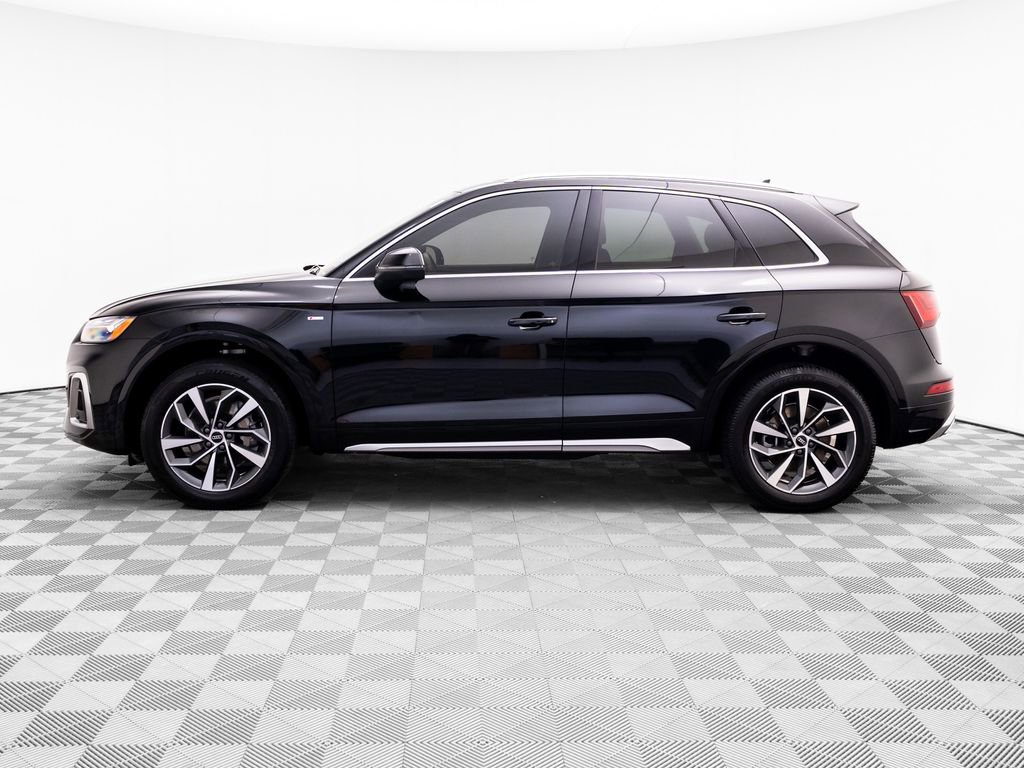 Used 2023 Audi Q5 2.0T Premium w/ Convenience Package AWD/4WD image 2