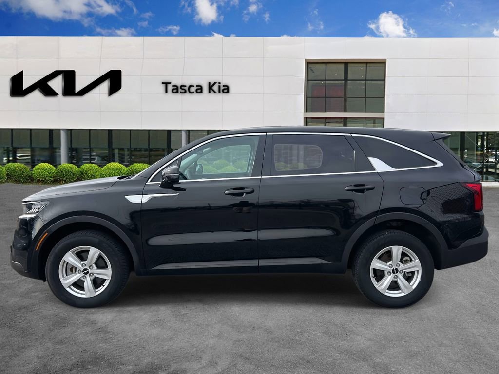 Used 2023 Kia Sorento LX image 4