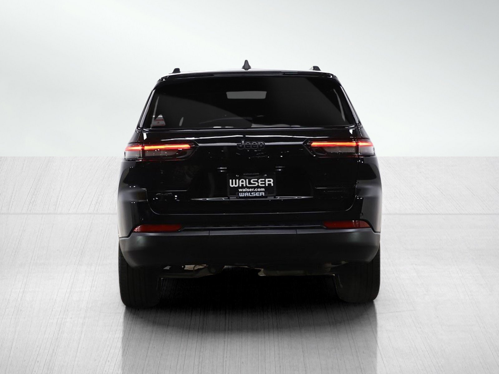 Used 2025 Jeep Grand Cherokee L Limited w/ Black Appearance Package image 4