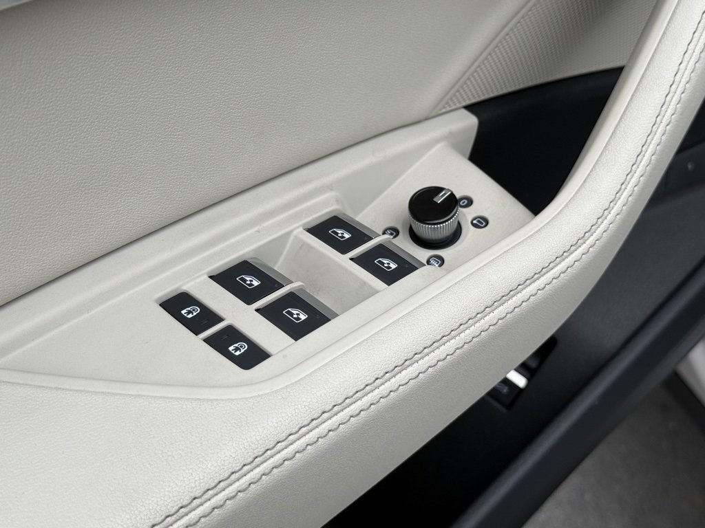 Used 2022 Audi e-tron Premium image 18