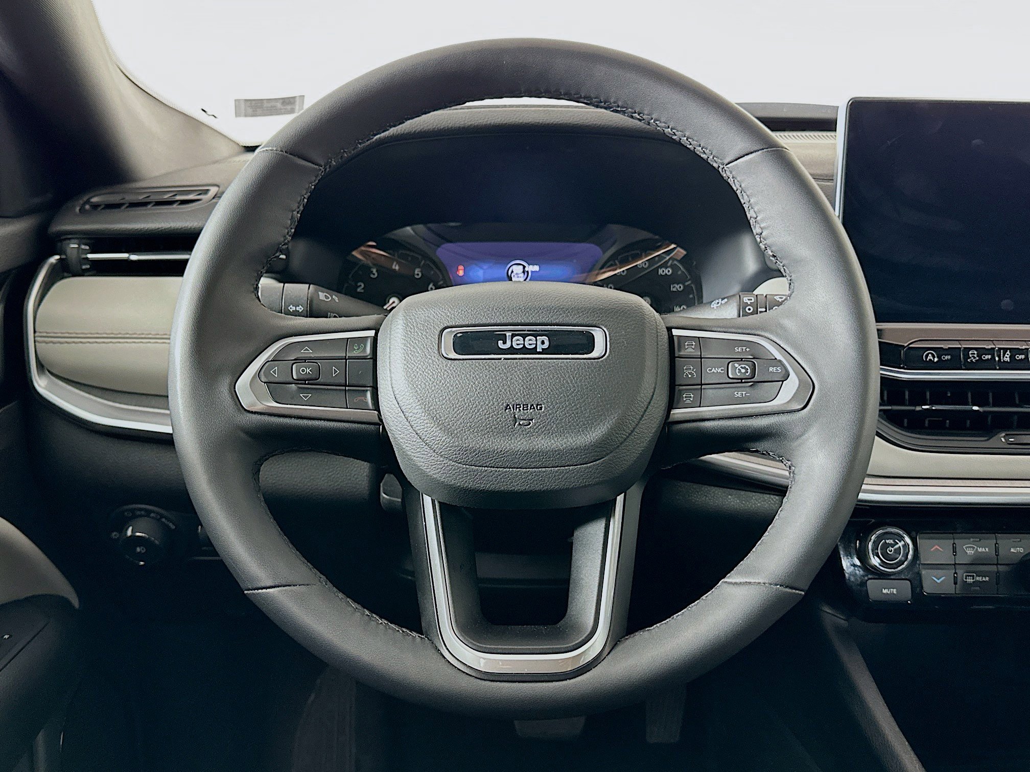 Used 2025 Jeep Compass Limited image 18