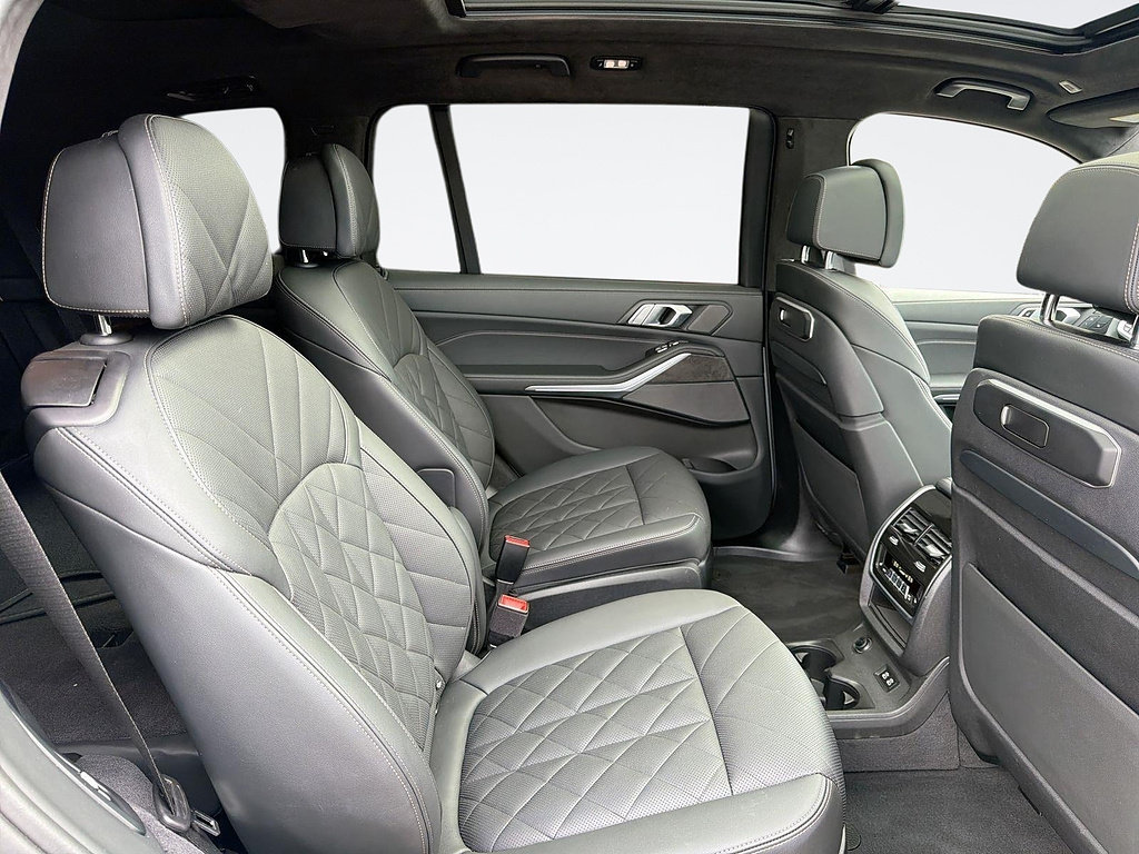 Used 2024 BMW X7 xDrive40i w/ M Sport Package AWD/4WD image 28