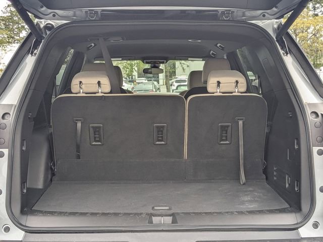 Used 2023 Chevrolet Traverse LT FWD image 14