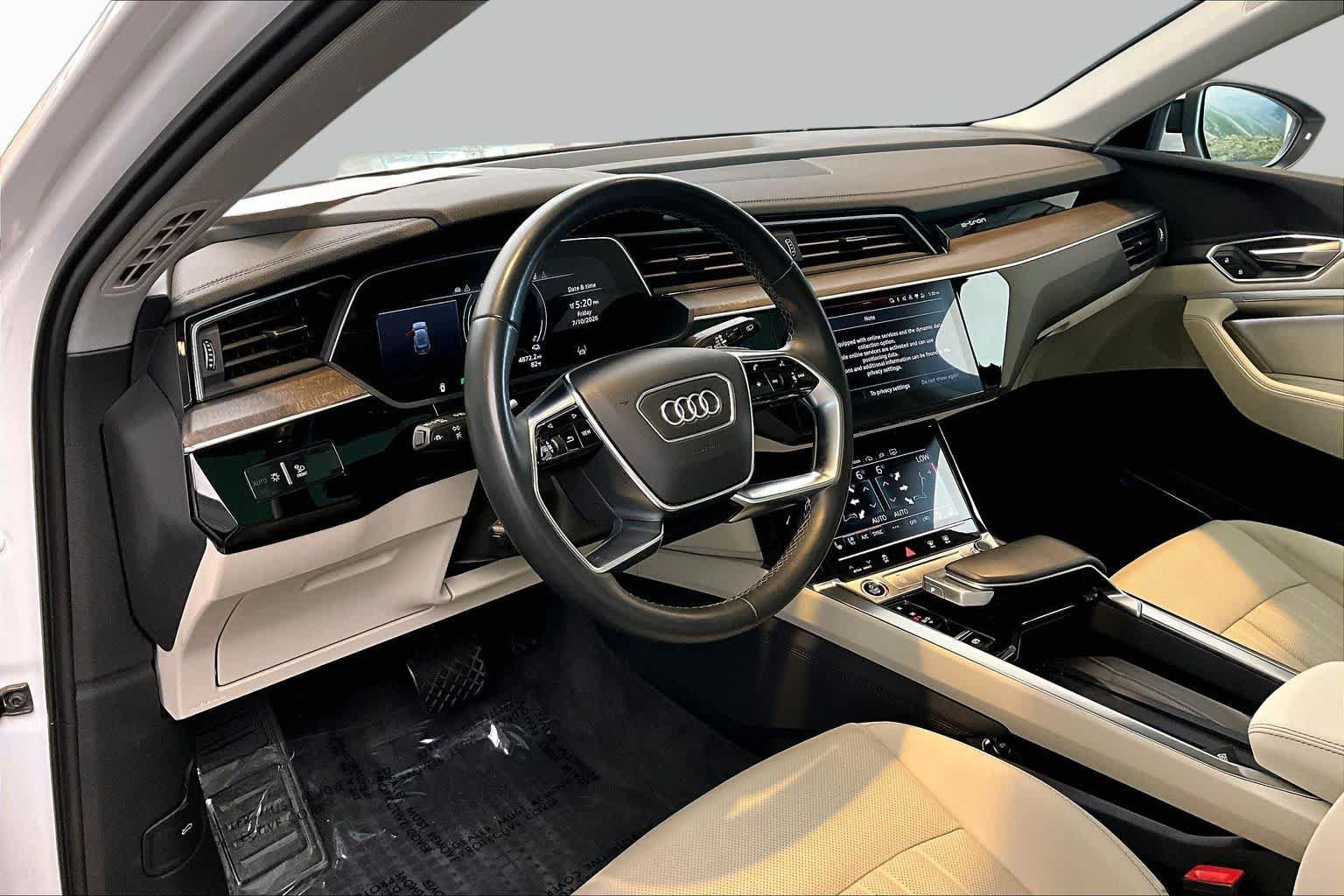 Used 2024 Audi Q8 e-tron Premium Plus w/ Premium Plus Package AWD/4WD image 16