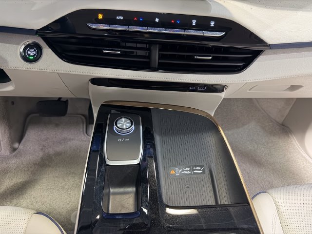 Used 2025 Buick Enclave Avenir w/ Super Cruise Package FWD image 19
