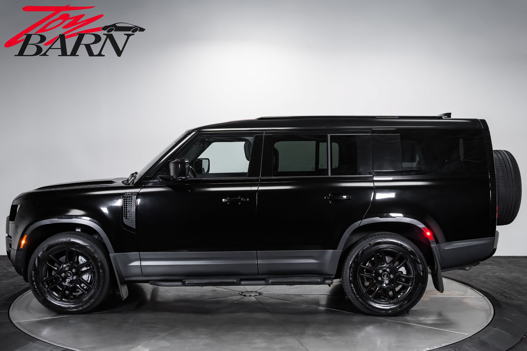 Used 2025 Land Rover Defender 130 S AWD/4WD image 2
