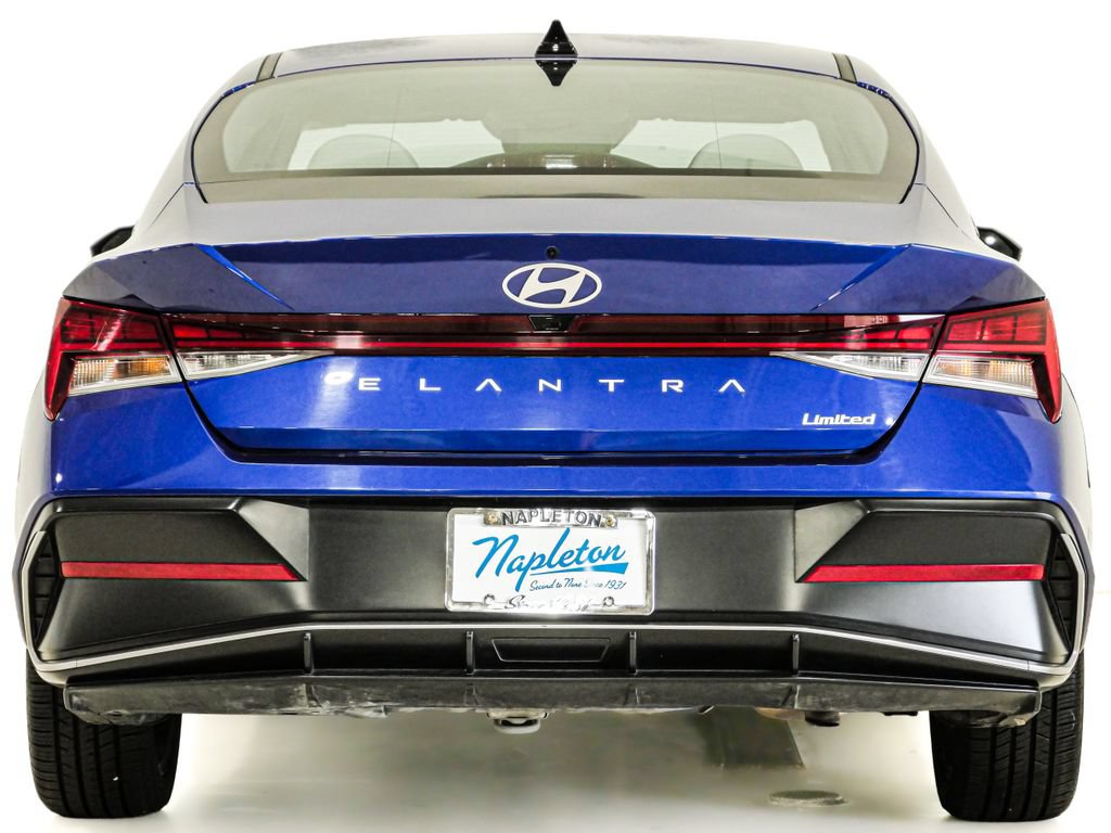 Used 2025 Hyundai Elantra Limited FWD image 8