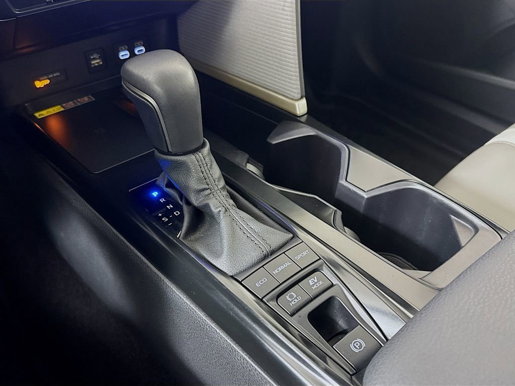 Used 2025 Toyota Camry SE image 19