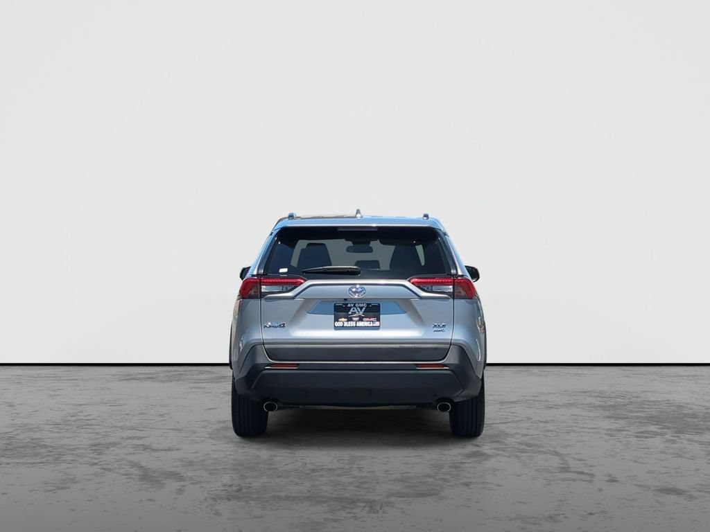Used 2020 Toyota RAV4 XLE AWD/4WD image 7