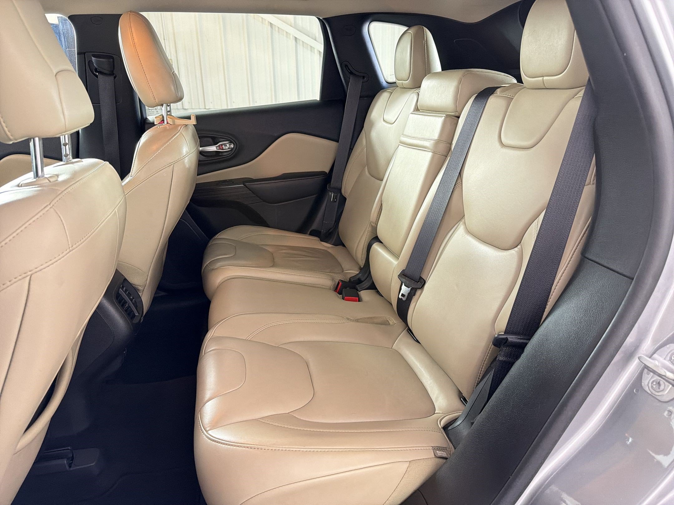 Used 2016 Jeep Cherokee Limited AWD/4WD image 15
