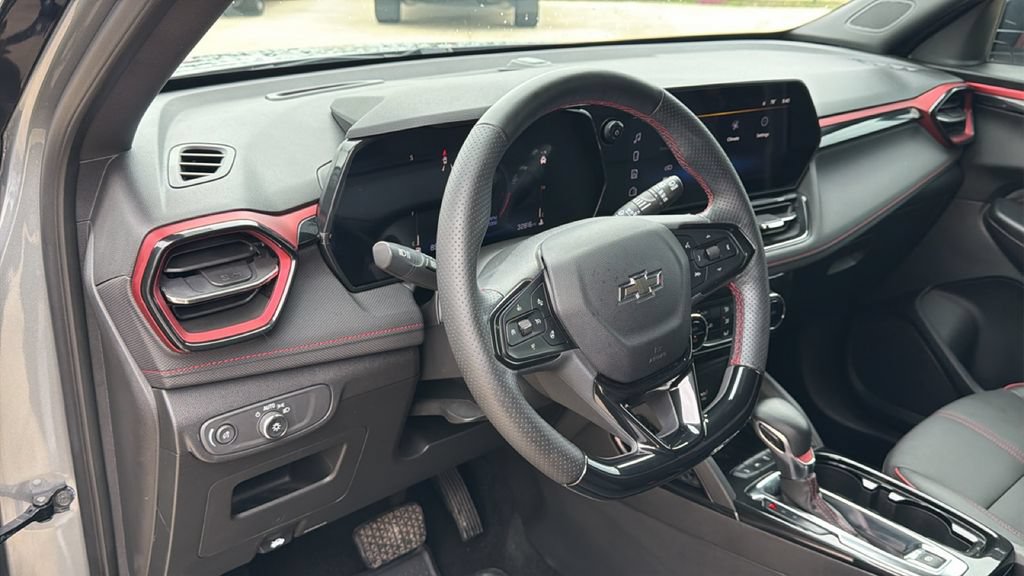 Used 2025 Chevrolet TrailBlazer RS w/ Convenience Package FWD image 17
