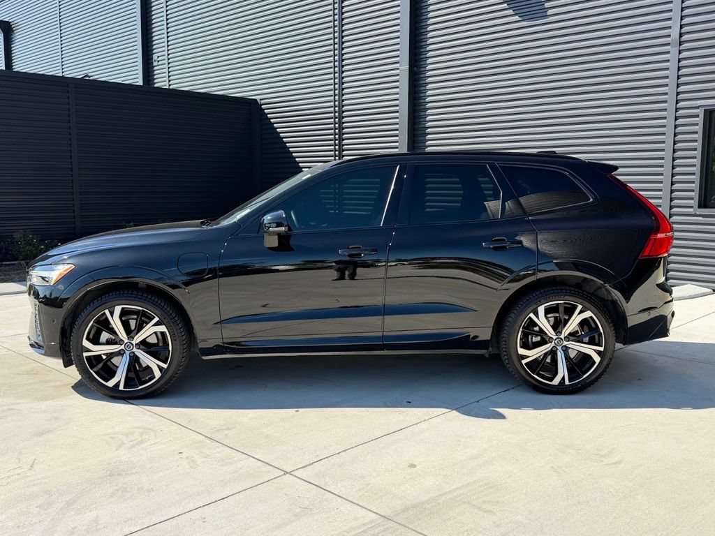 Used 2022 Volvo XC60 T8 R-Design w/ Advanced Package AWD/4WD image 8