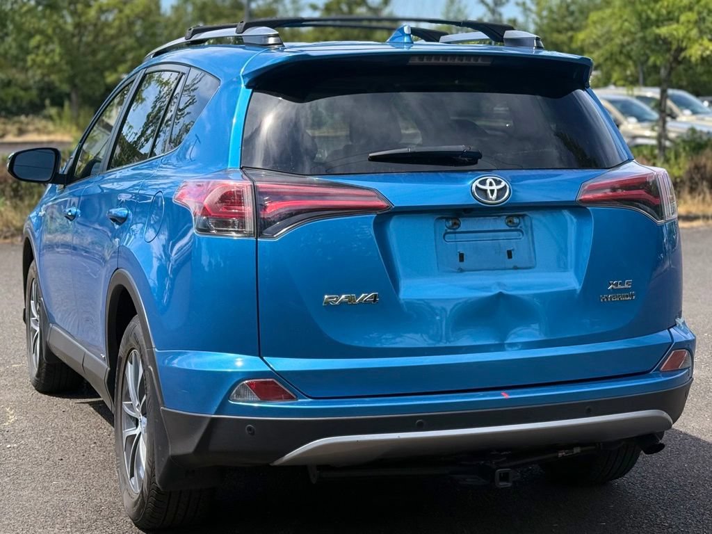 Used 2018 Toyota RAV4 XLE w/ Convenience Package AWD/4WD image 3