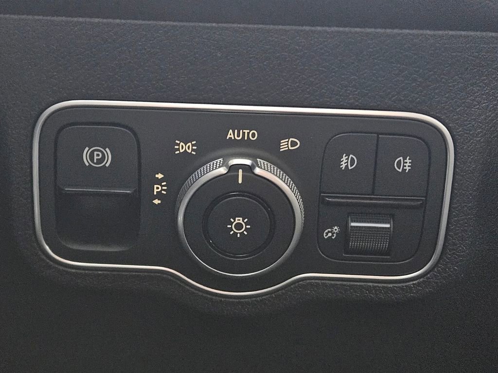 New 2026 Mercedes-Benz GLB 250 4MATIC image 24