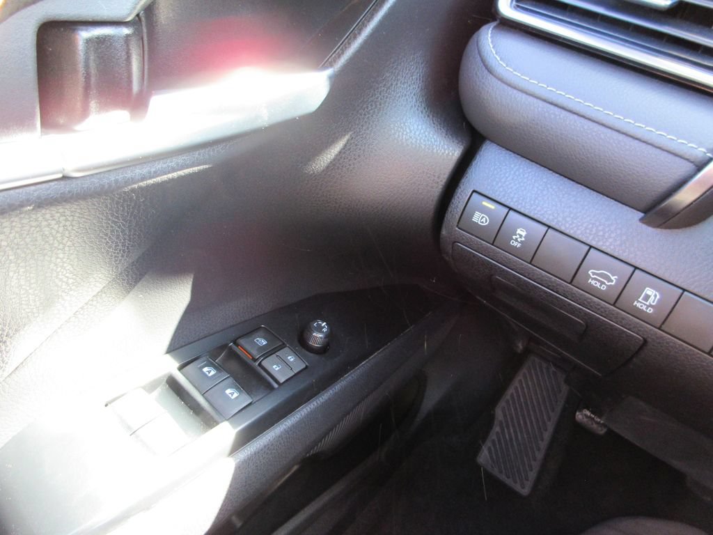 Used 2020 Toyota Camry SE FWD image 21