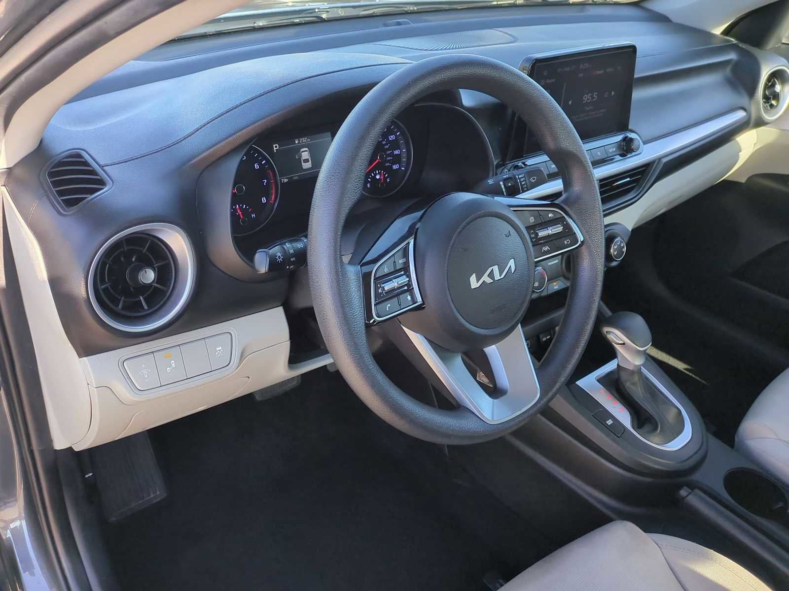 Used 2023 Kia Forte LXS w/ LXS Technology Package image 10