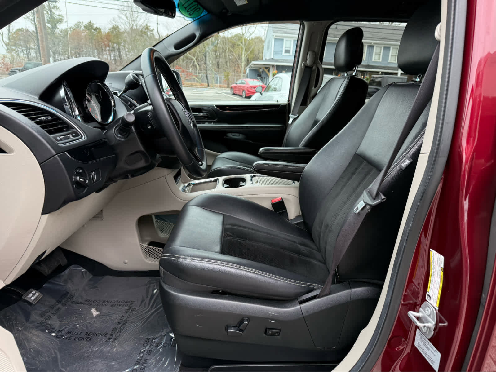 Used 2017 Dodge Grand Caravan SXT image 12