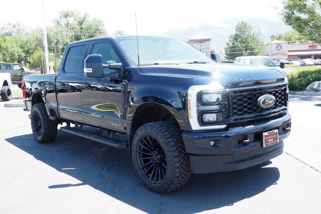 Used 2025 Ford F350 Lariat w/ Black Appearance Package AWD/4WD image 3