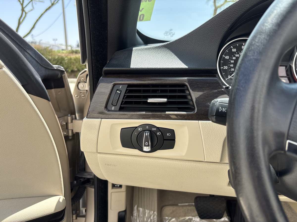 Used 2012 BMW 328i Convertible RWD image 18
