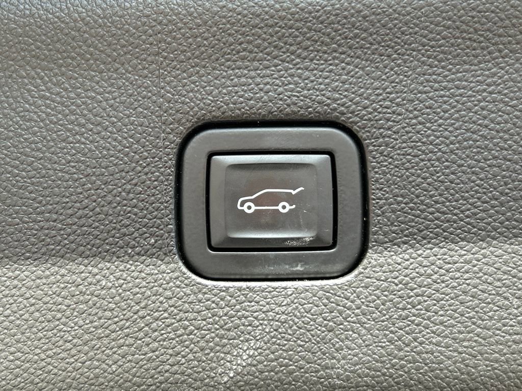 Used 2020 Buick Enclave Essence image 24