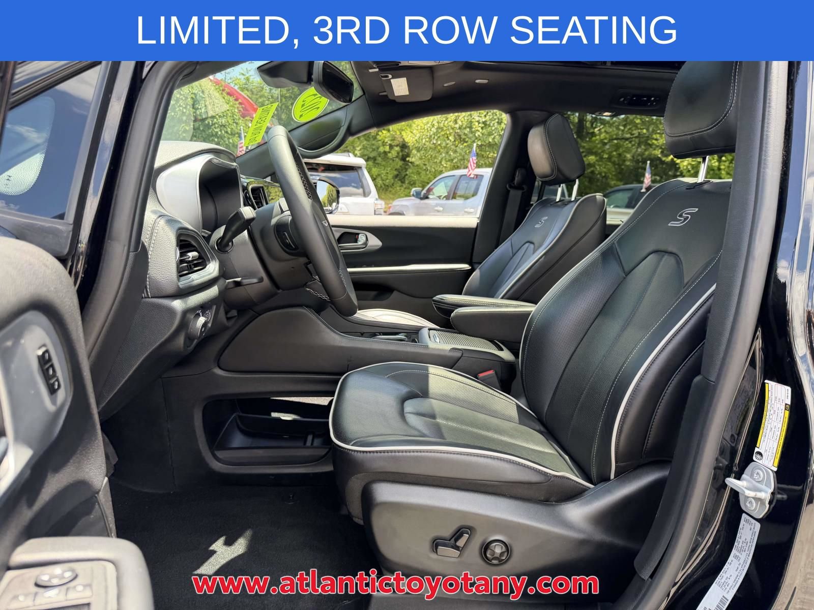 Used 2025 Chrysler Pacifica Limited FWD image 18