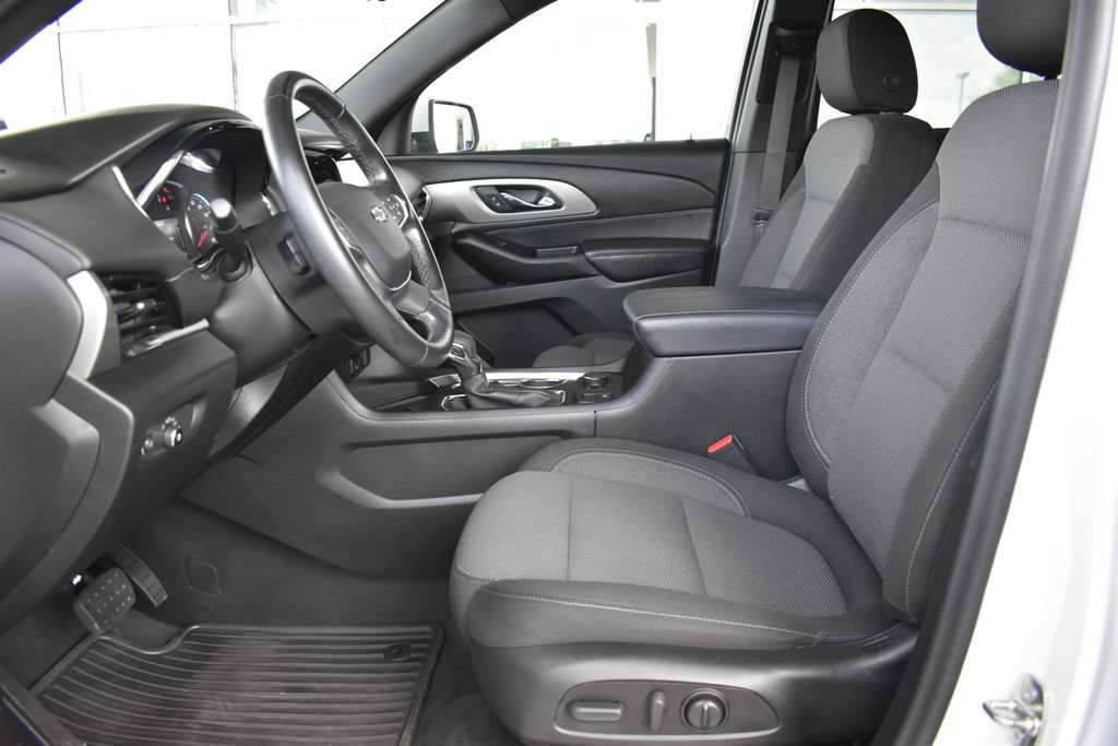 Used 2023 Chevrolet Traverse LT FWD image 4