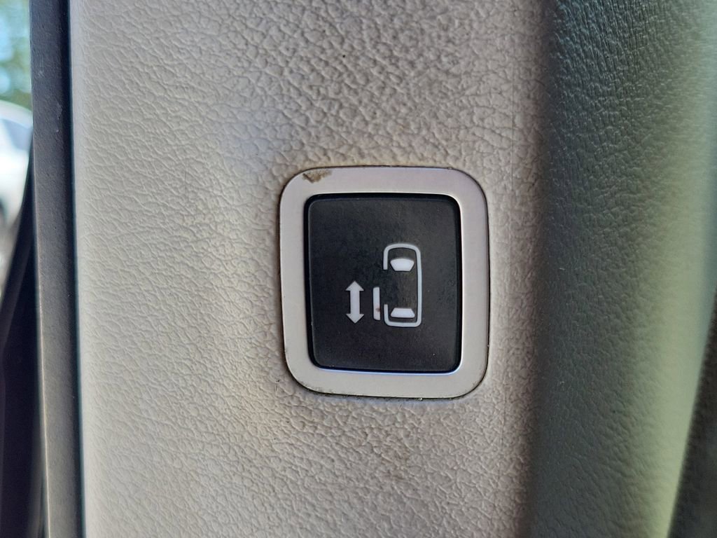 Used 2018 Chrysler Pacifica Touring-L FWD image 15