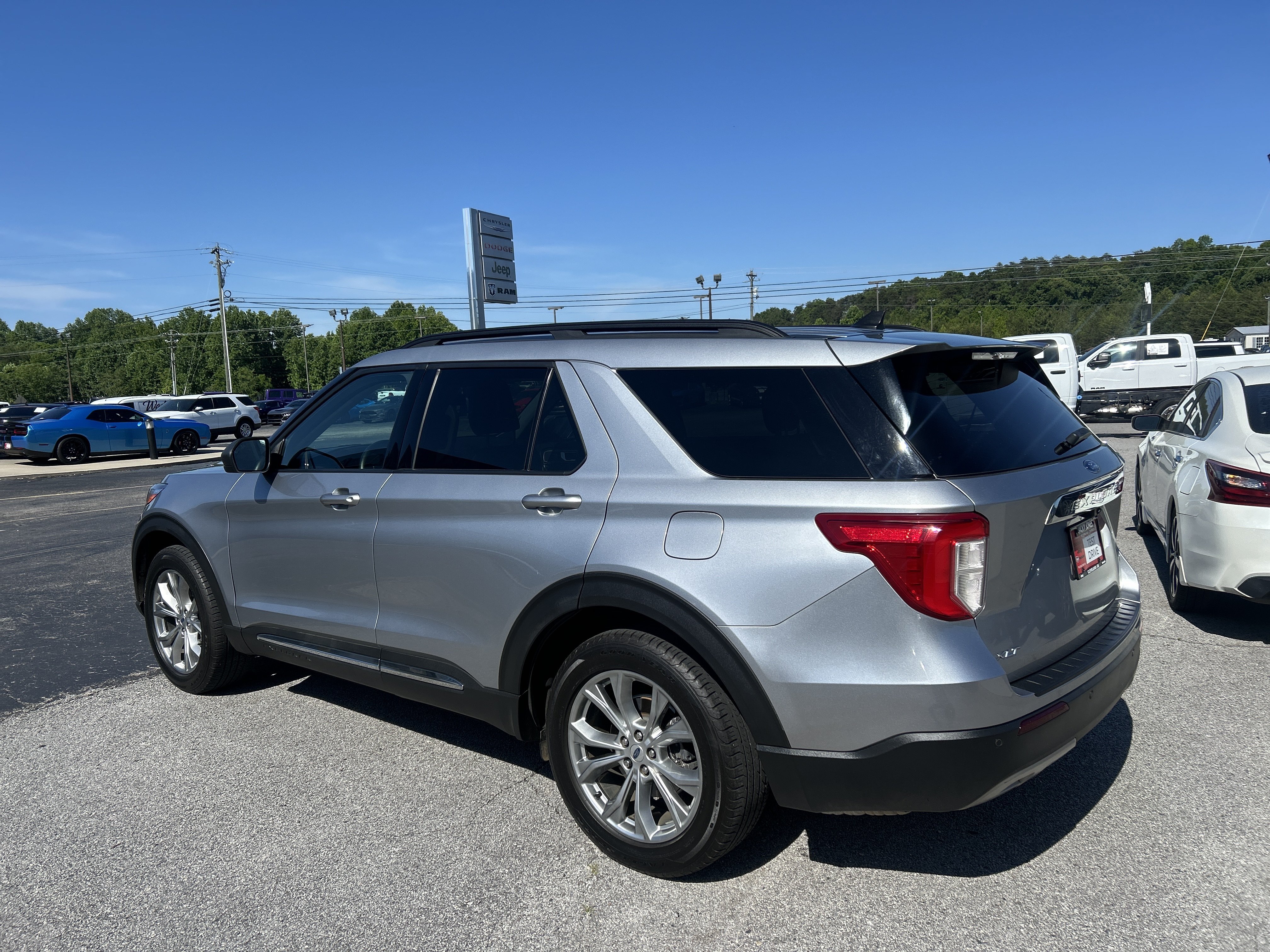 Used 2021 Ford Explorer XLT w/ Equipment Group 202A RWD image 5