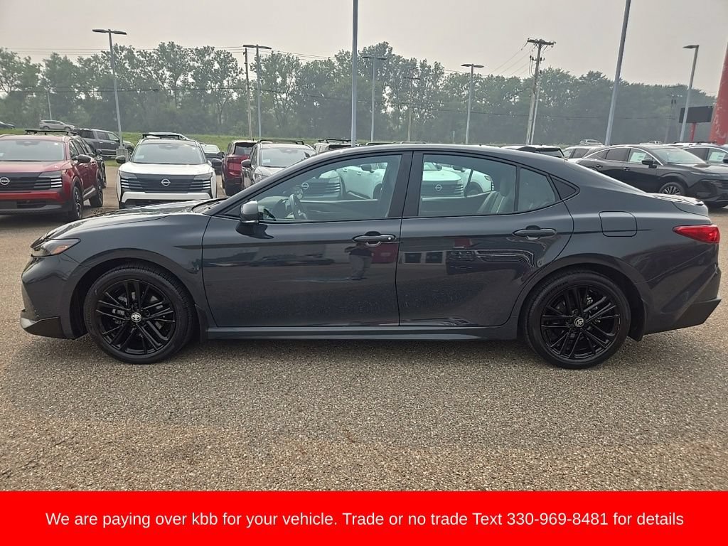 Used 2025 Toyota Camry SE AWD/4WD image 4
