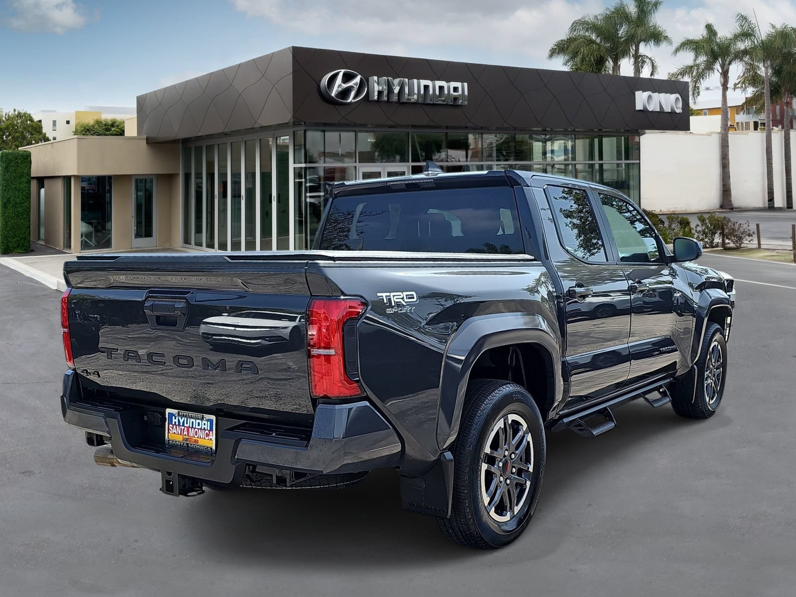 Used 2025 Toyota Tacoma TRD Sport AWD/4WD image 3