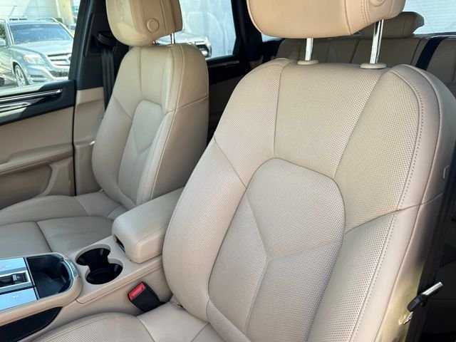 Used 2025 Porsche Macan AWD/4WD image 5
