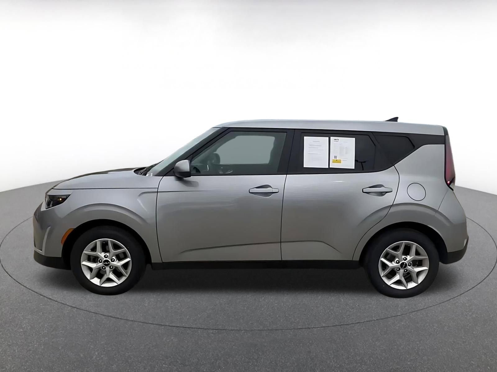 Used 2024 Kia Soul LX w/ Option Group 015 FWD image 9